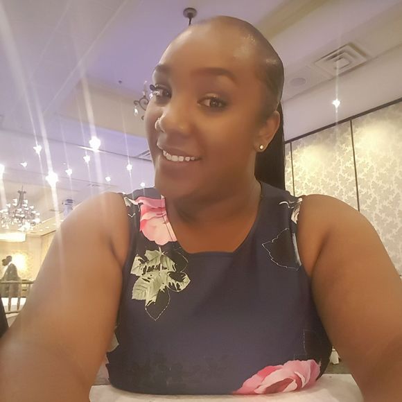 Meet your Posher, Nicole - Picture 1 of 1